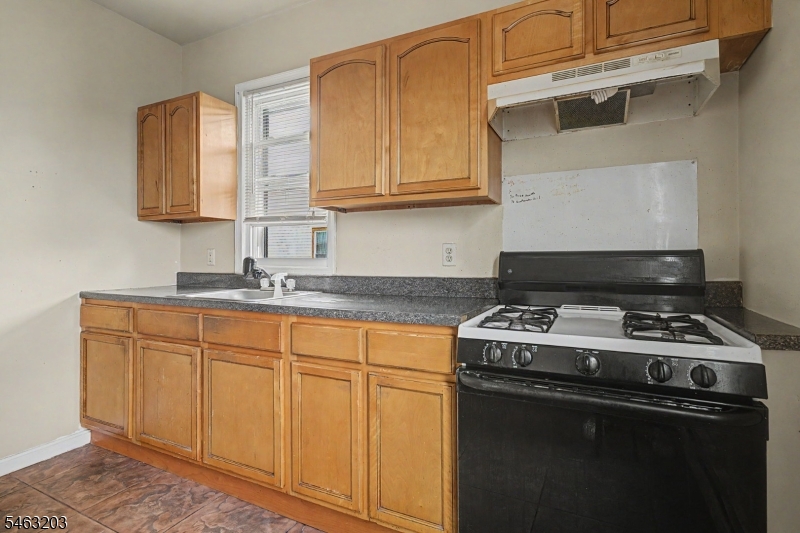 305 Pacific St Property Photo 21