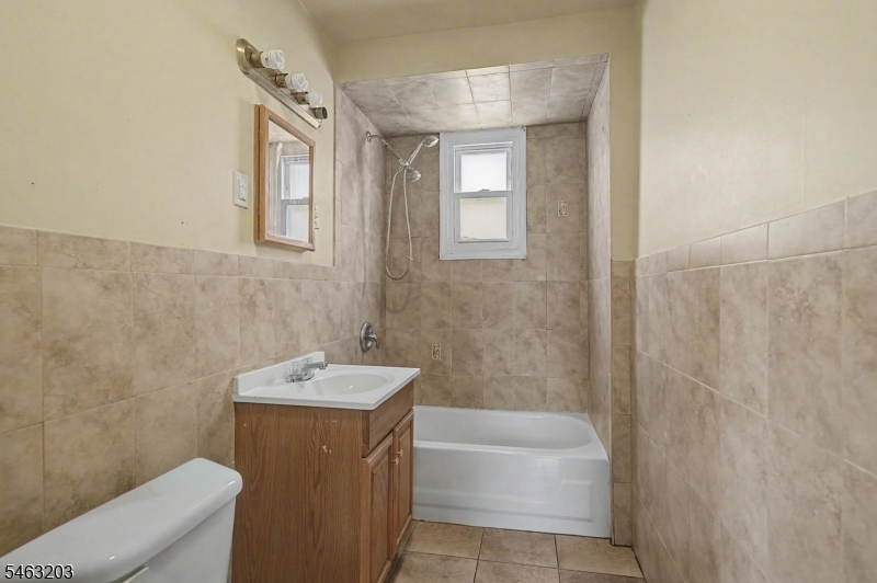 305 Pacific St Property Photo 23