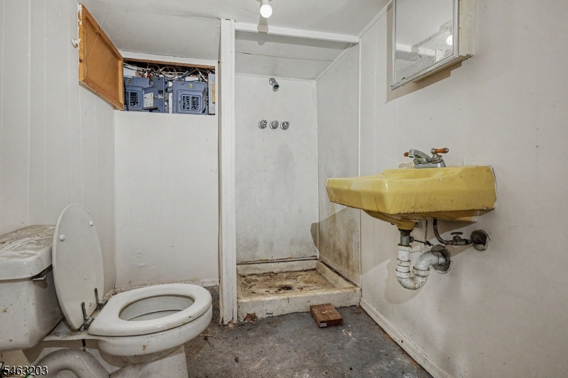 305 Pacific St Property Photo 28