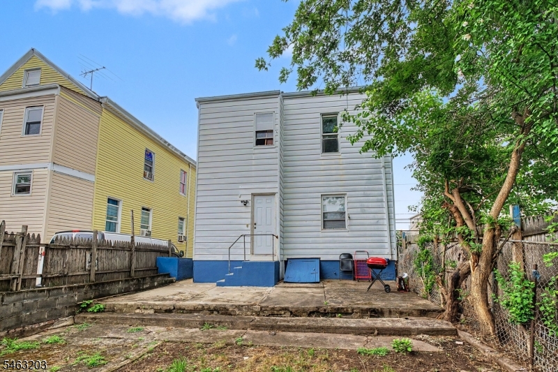 305 Pacific St Property Photo 30