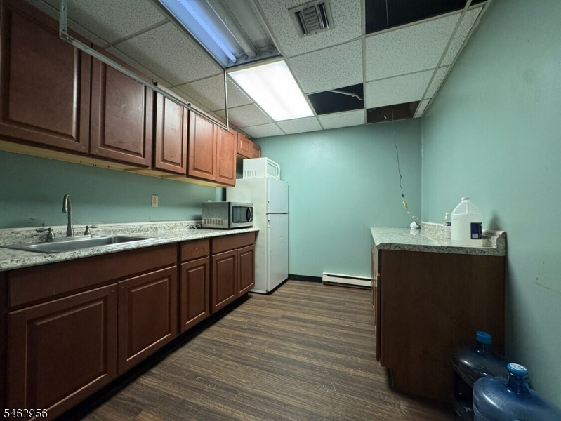 860 Lower Ferry Rd Property Photo 12