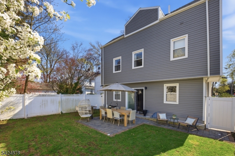 301 Roosevelt Ave Property Photo 13