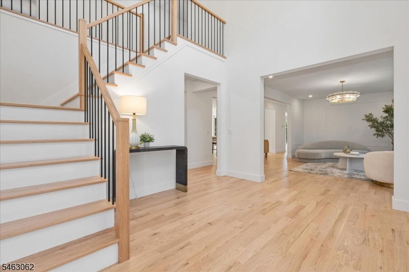 2042 W Broad St Property Photo 2