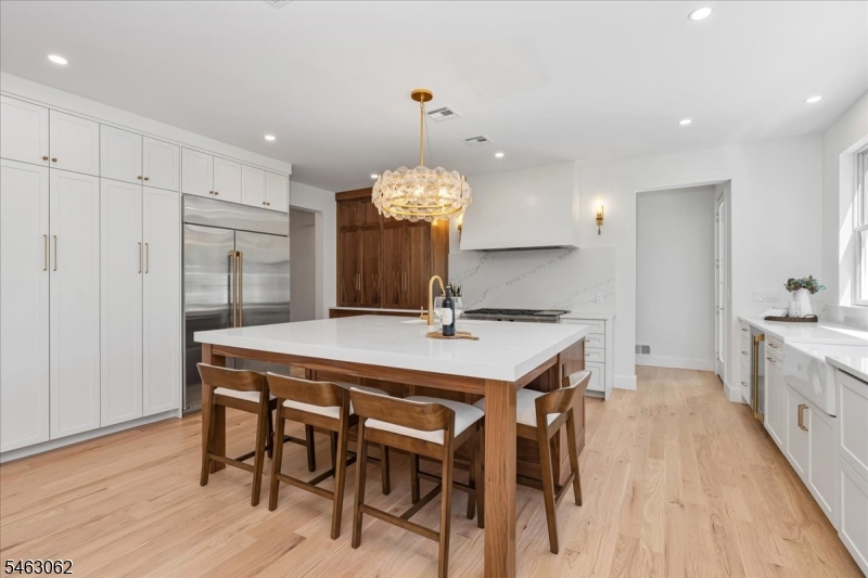 2042 W Broad St Property Photo 13