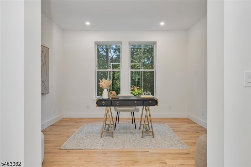 2042 W Broad St Property Photo 24