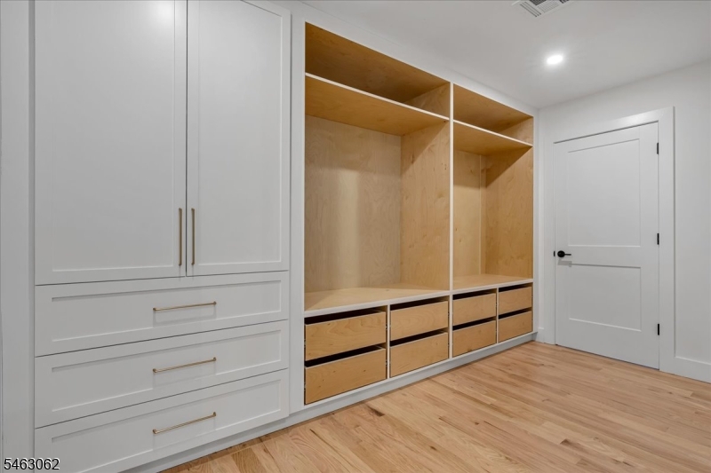 2042 W Broad St Property Photo 39
