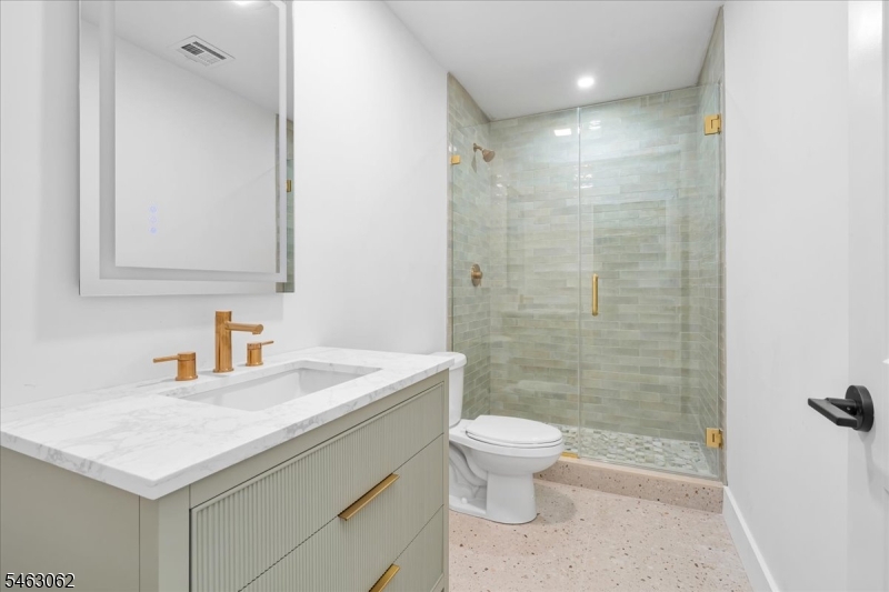2042 W Broad St Property Photo 47