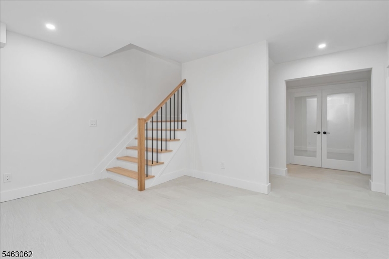 2042 W Broad St Property Photo 48