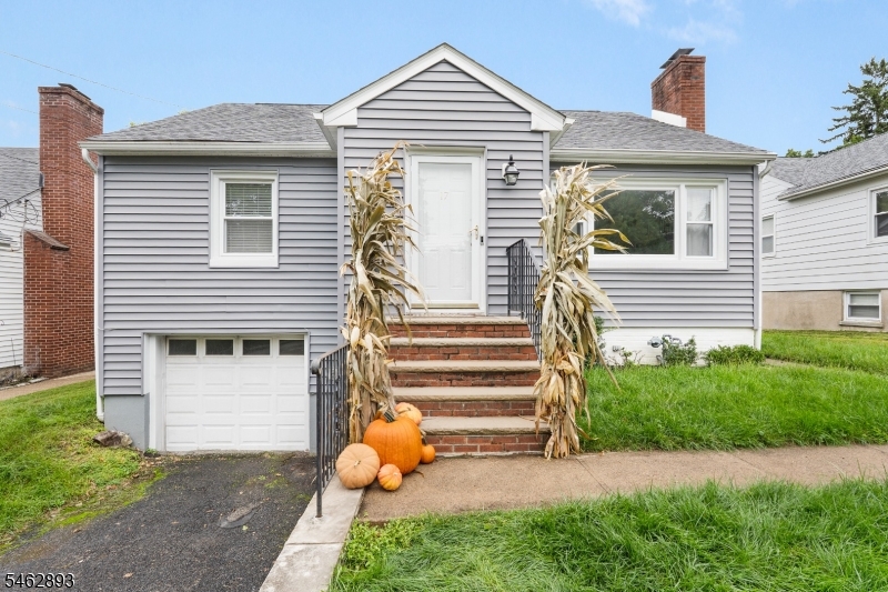 17 Ralph Pl Property Photo 1