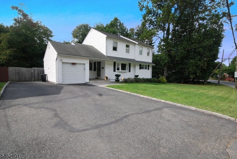 202 Long Hill Rd Property Photo 1