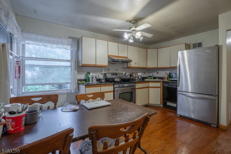 160 Dartmouth St Property Photo 2