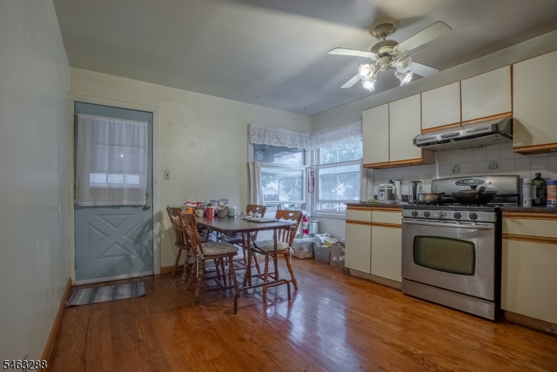 160 Dartmouth St Property Photo 3