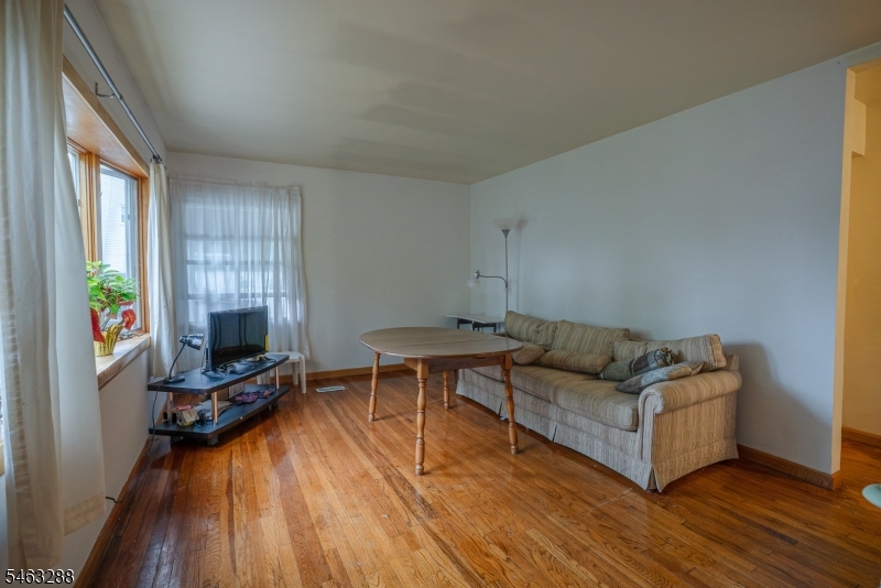 160 Dartmouth St Property Photo 4