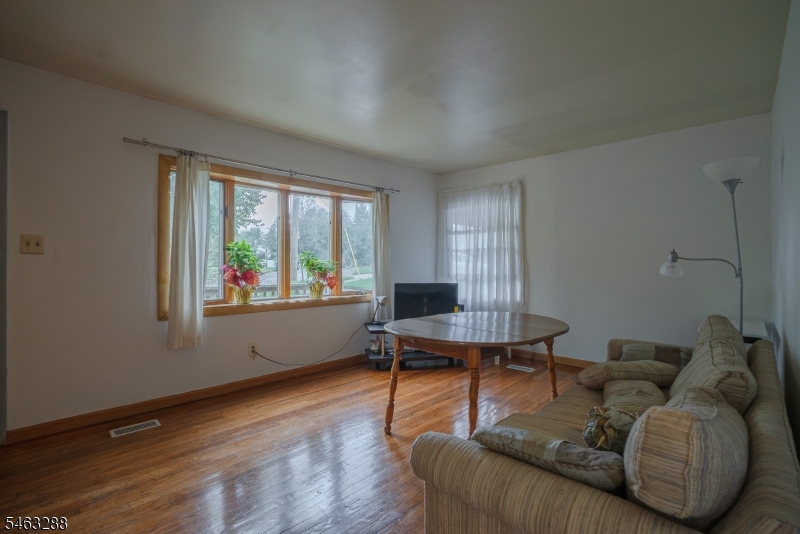 160 Dartmouth St Property Photo 5