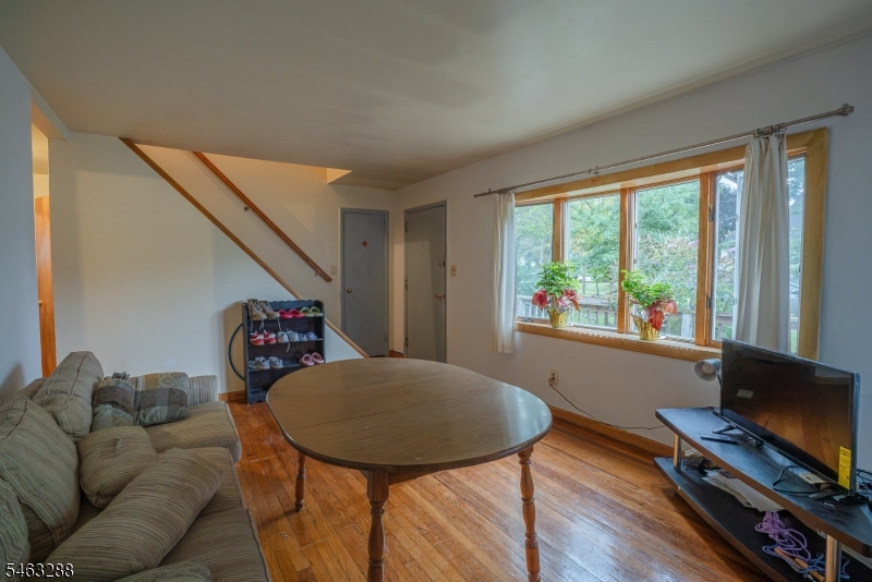 160 Dartmouth St Property Photo 6