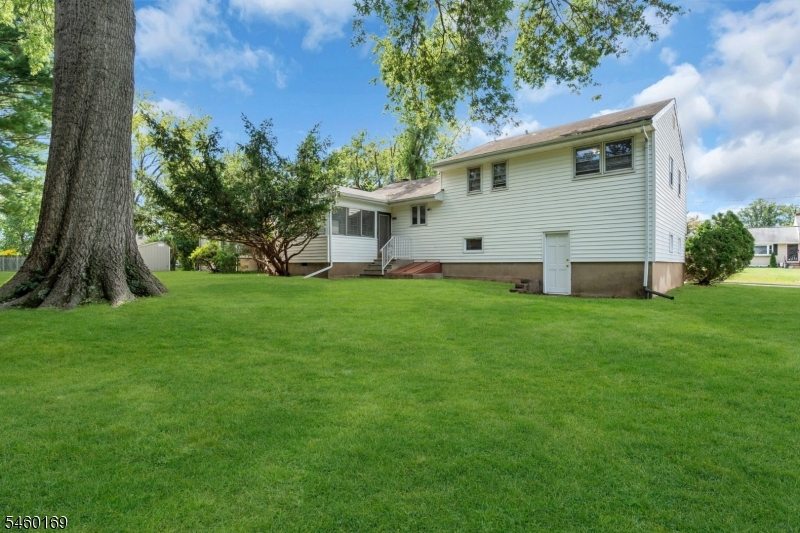 290 Arnold Ave Property Photo 5
