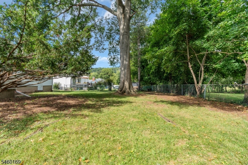290 Arnold Ave Property Photo 6