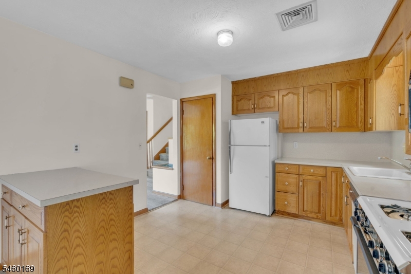 290 Arnold Ave Property Photo 16