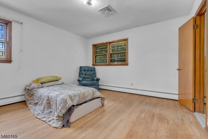 290 Arnold Ave Property Photo 20