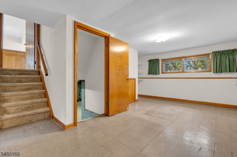 290 Arnold Ave Property Photo 31