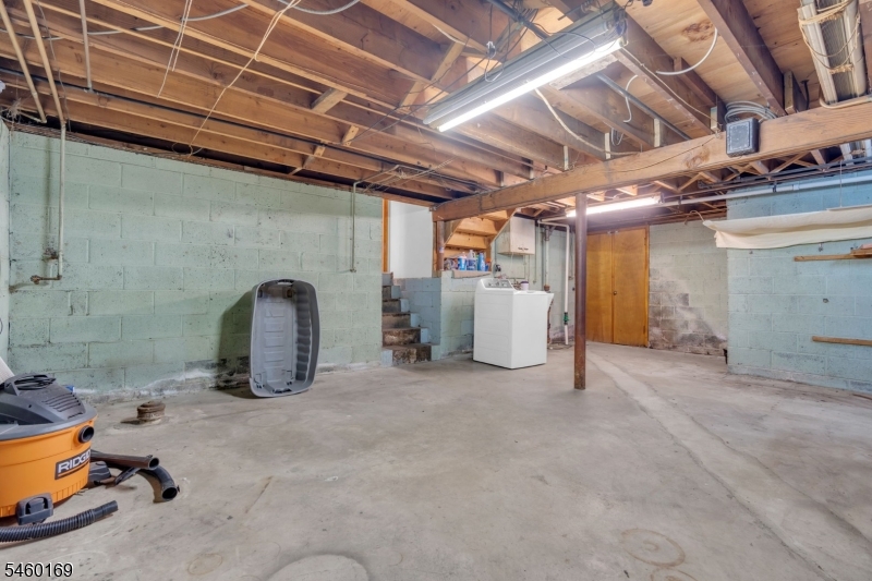 290 Arnold Ave Property Photo 38