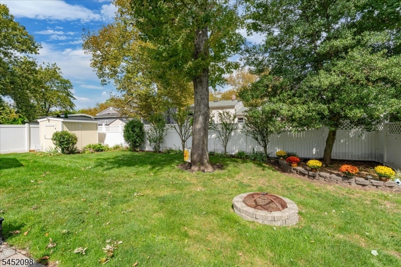 130 South Glenwood Road Property Photo 28
