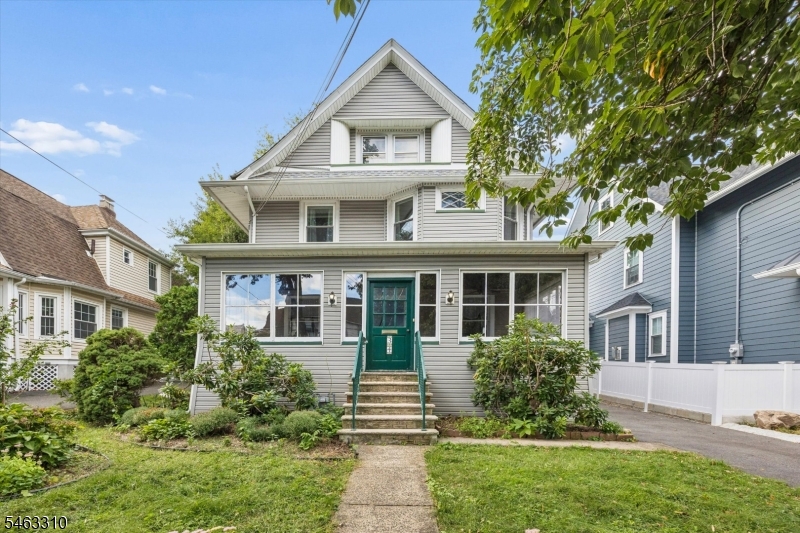 34 Hasbrouck Pl Property Photo 1