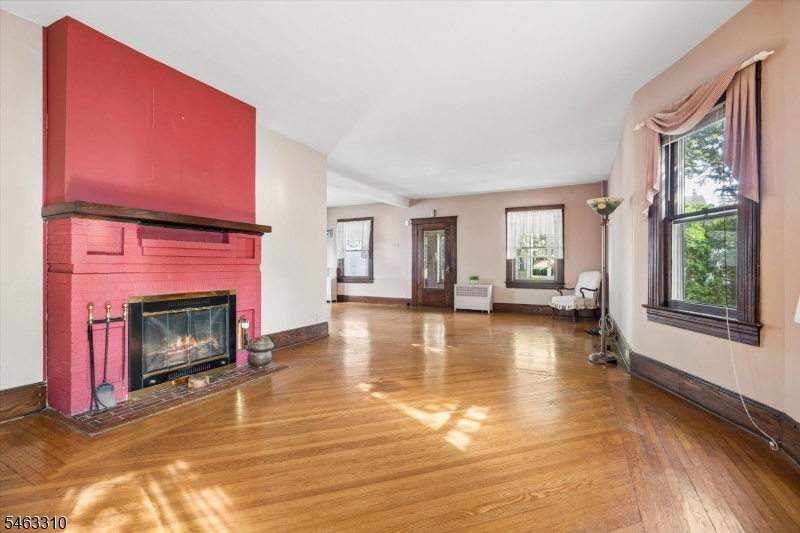 34 Hasbrouck Pl Property Photo 8