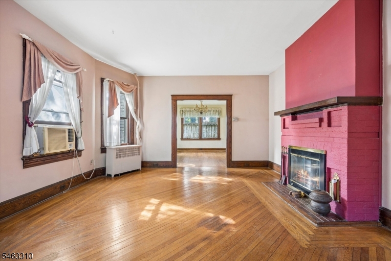 34 Hasbrouck Pl Property Photo 9
