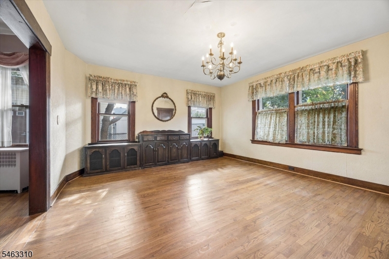 34 Hasbrouck Pl Property Photo 13
