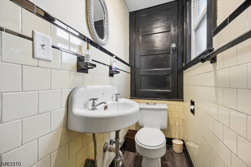 34 Hasbrouck Pl Property Photo 14