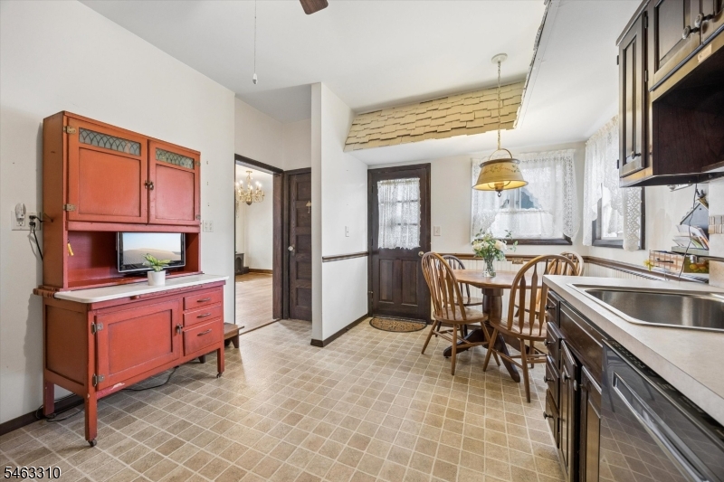 34 Hasbrouck Pl Property Photo 17