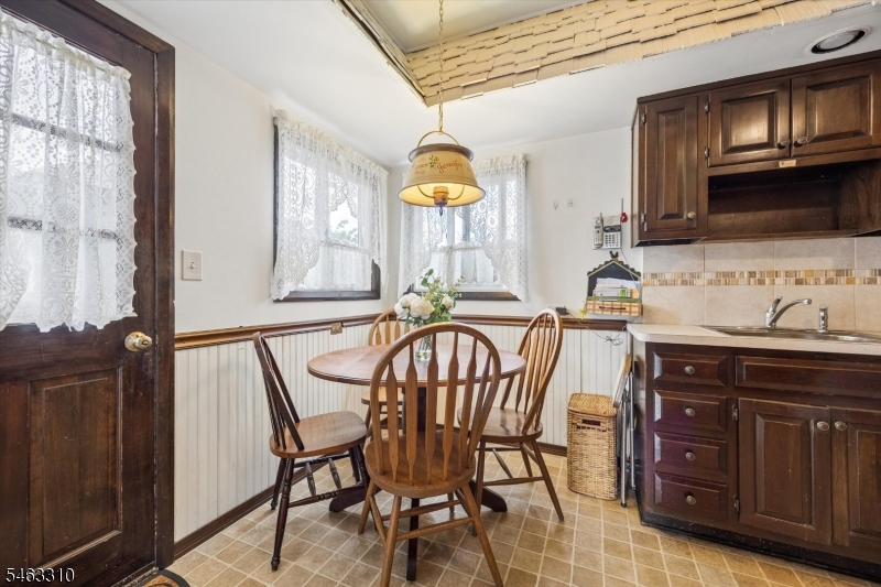34 Hasbrouck Pl Property Photo 18