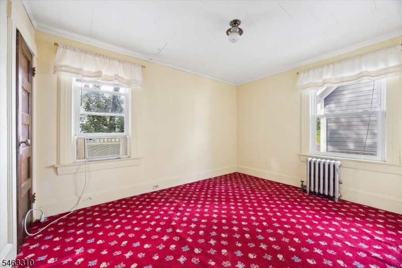 34 Hasbrouck Pl Property Photo 27