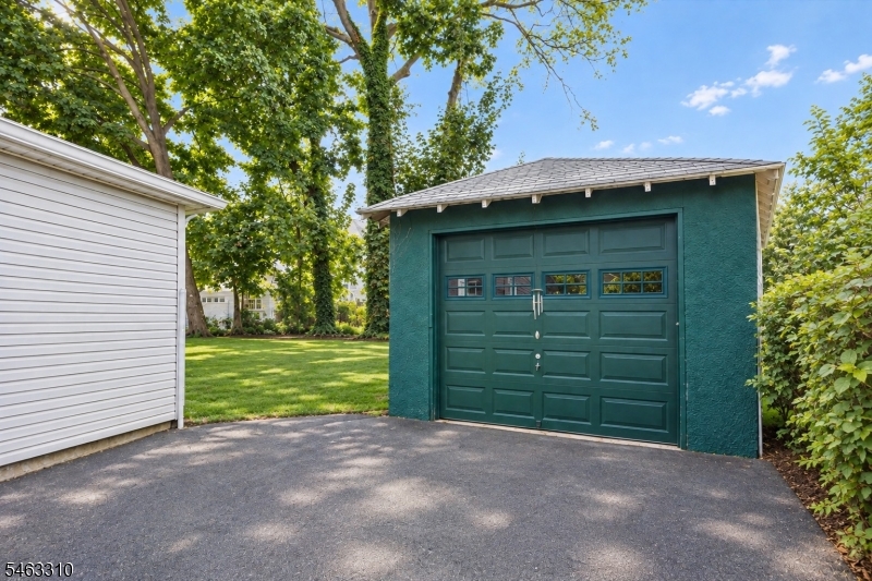 34 Hasbrouck Pl Property Photo 32