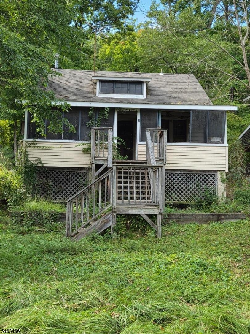 5 Shadowy Ln Property Photo 1
