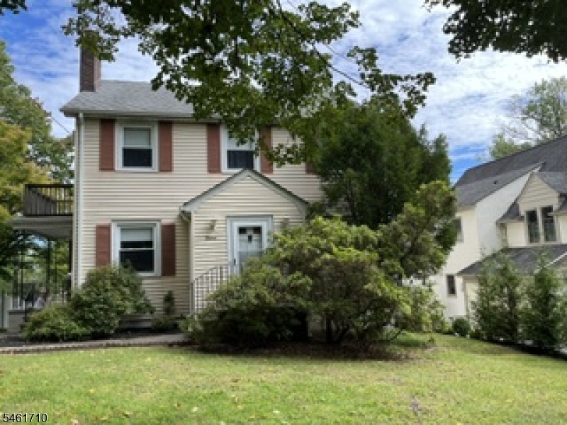 15 Sherman Pl Property Photo 1