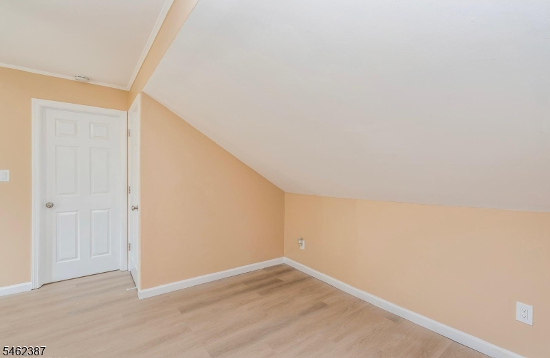 14 Elizabeth St Property Photo 18
