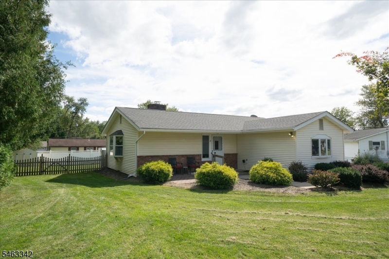 8 Fern Ave Property Photo 2