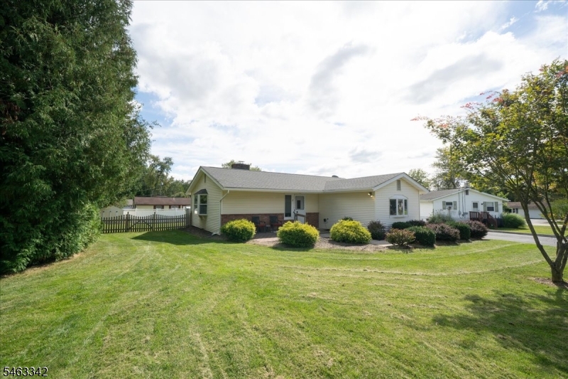 8 Fern Ave Property Photo 3