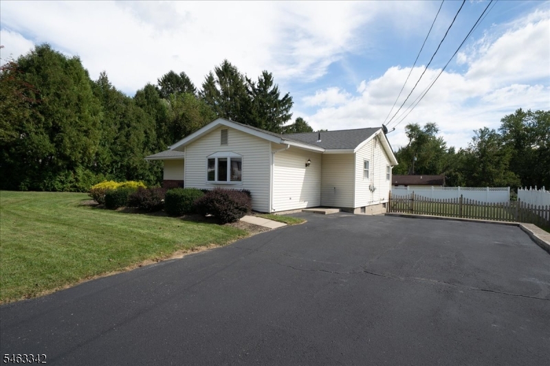 8 Fern Ave Property Photo 4