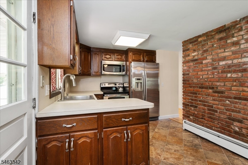 8 Fern Ave Property Photo 17