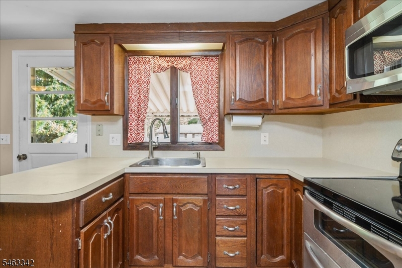 8 Fern Ave Property Photo 20