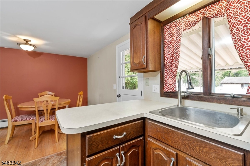 8 Fern Ave Property Photo 21