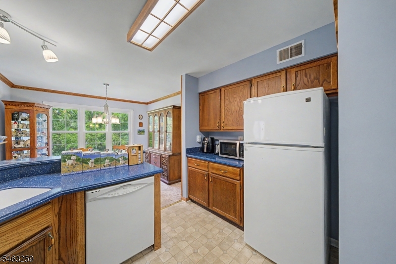 3 Weatherhill Rd Property Photo 11