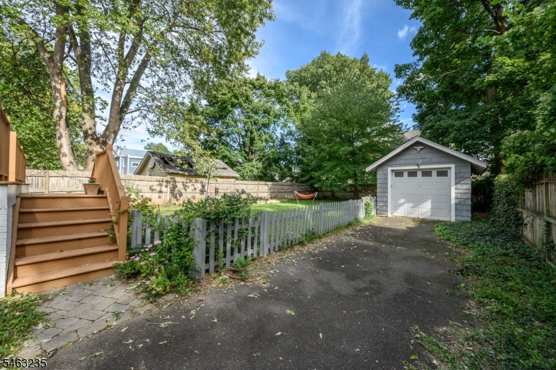 102 Grandview Ave Property Photo 36