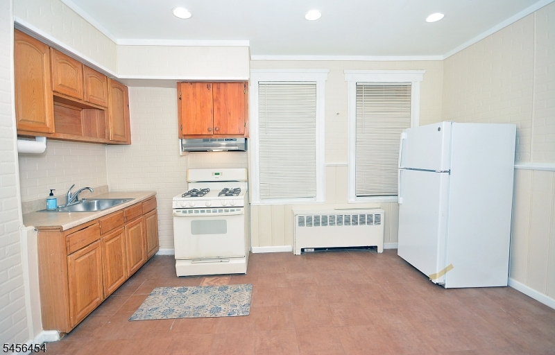 526 Court St Property Photo 8