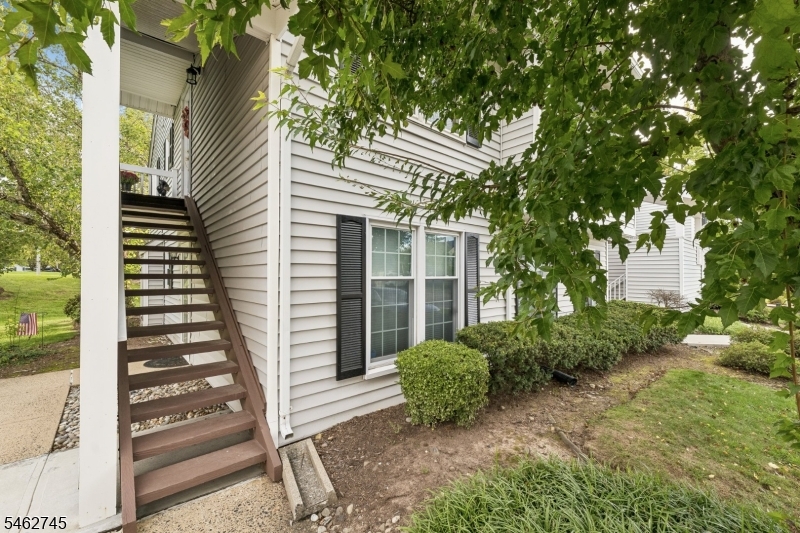 250 Nuthatch Ct Property Photo 3