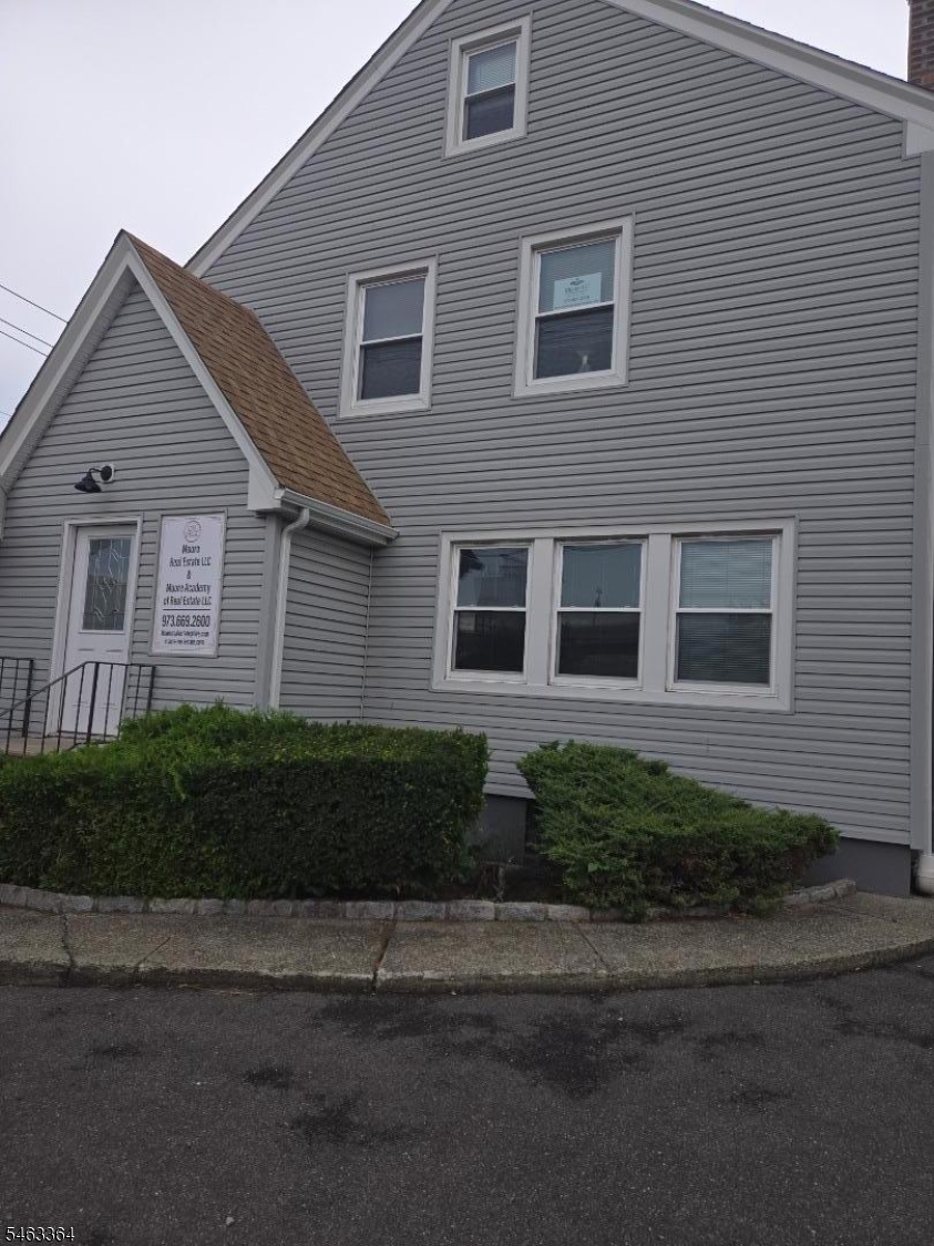561 Northfield Ave Property Photo 7