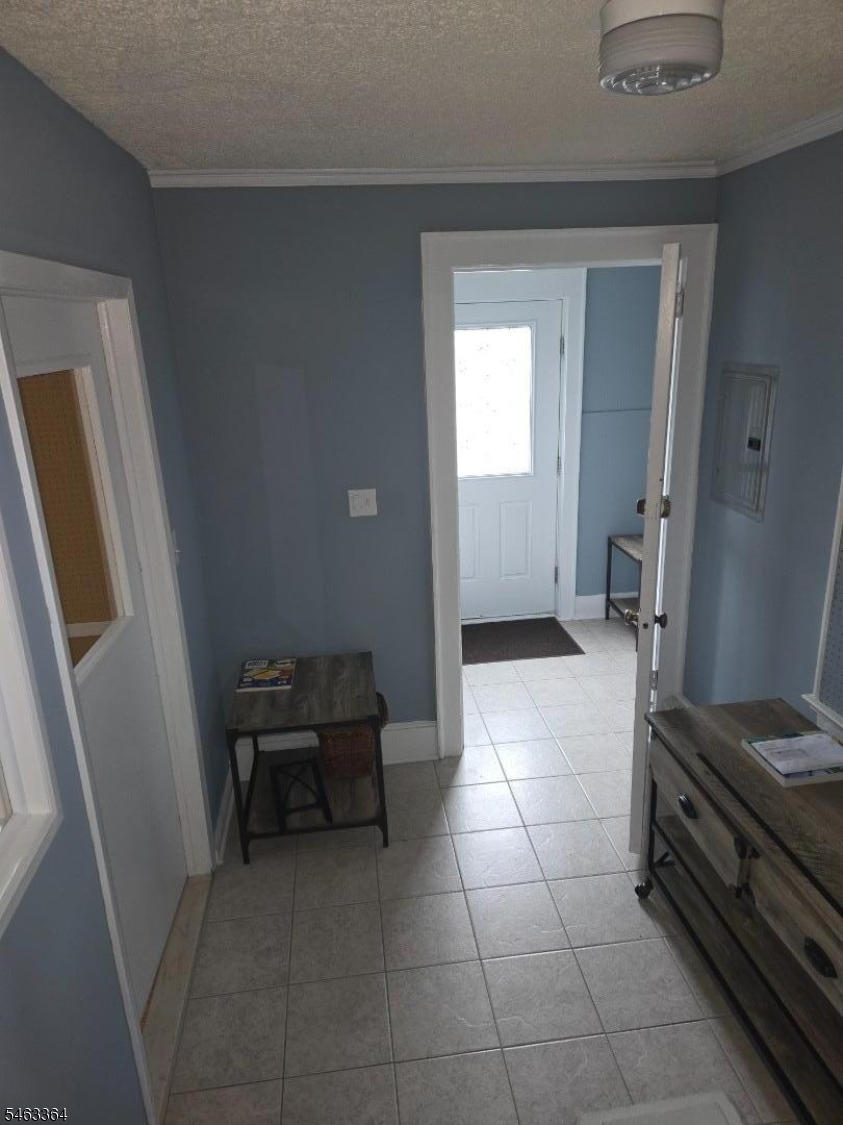 561 Northfield Ave Property Photo 8